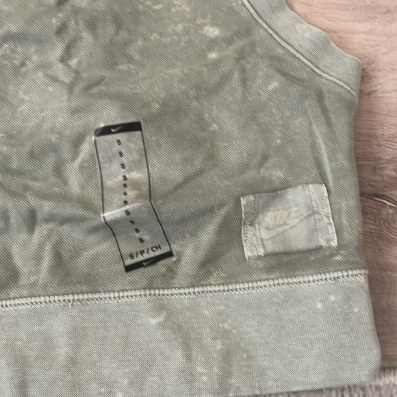 NWT Nike shirt - Picture 2 of 3